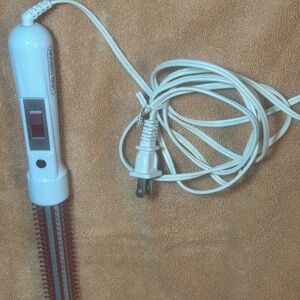 White and Red Vidal Sassoon Hair Styling Tool